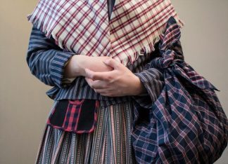 Traditional clothes from Pieksämäki area – Pieksämäen seudun kansallispuku
